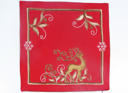 Poszewka Świąteczna Czerwona – Haftowany Złoty Renifer i Śnieżynki