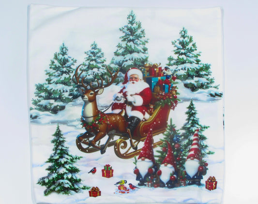 Poszewka Świąteczna z Mikołajem – Święty Mikołaj na Sanach i Renifer