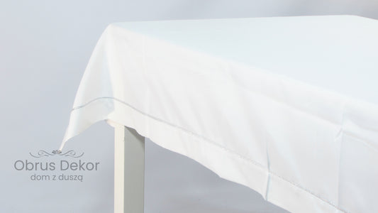 Obrus Świąteczny Gładki z Metalizowaną Listwą – Czerwień lub Biel