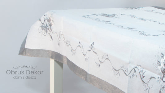 Świąteczny Obrus Haftowany – Dzwonki, Czerwień lub Srebro