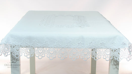 Obrus Biały Żakardowy z Szeroką Gipiurą i Koronkowym Środkiem