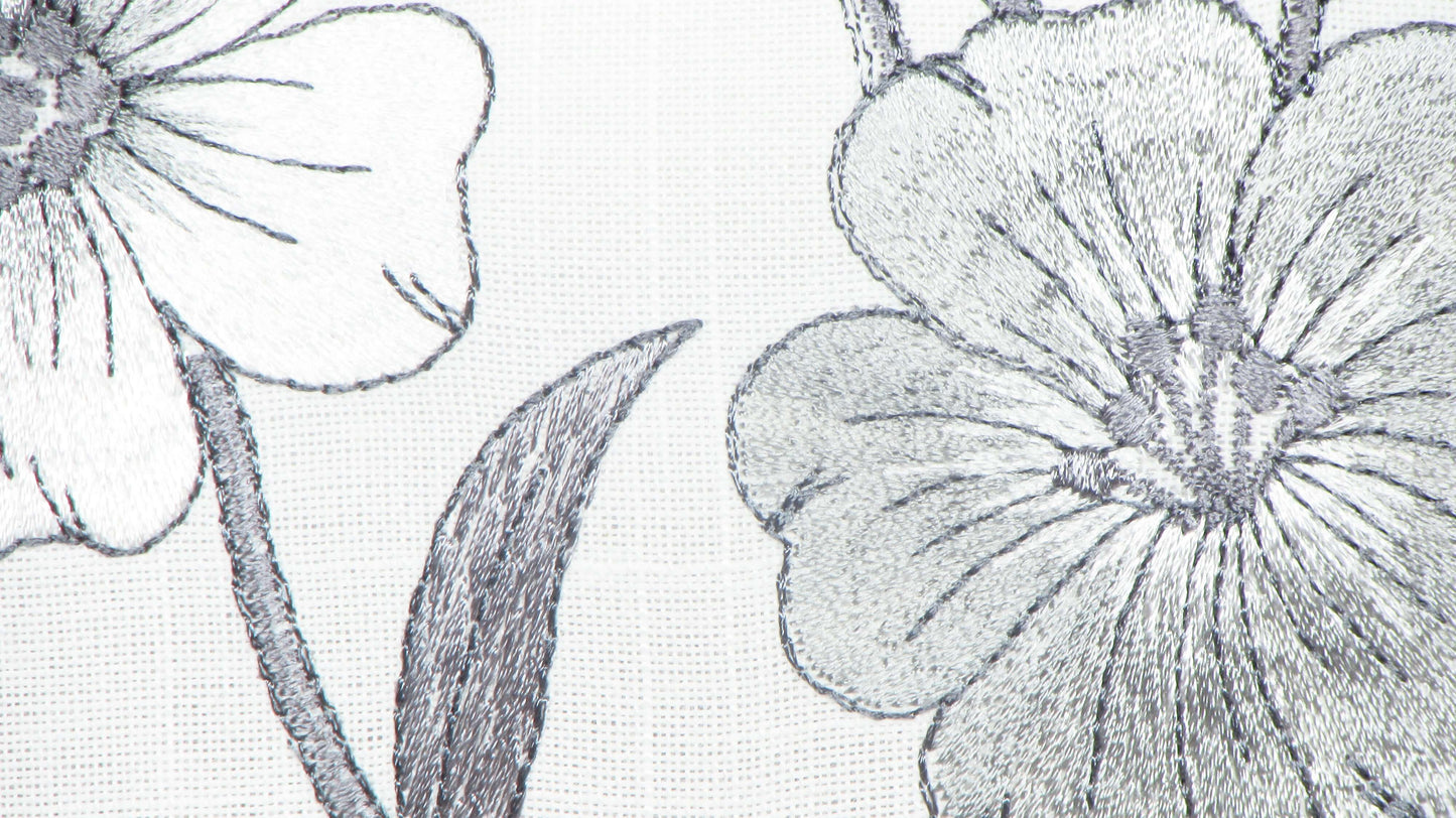 Szary Bieżnik z Koronką – Haftowane Srebrne Kwiaty