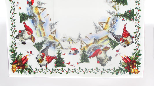 Biały Bieżnik Świąteczny – Wesołe Skrzaty i Zimowa Wioska