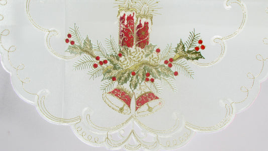 Biały Bieżnik Świąteczny – Haftowane Świece i Złote Dzwonki