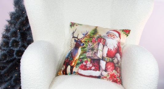 Poszewka Świąteczna z Nadrukiem – Święty Mikołaj, Renifer i Prezenty
