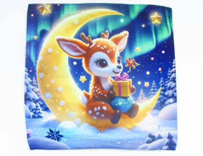 Poszewka Świąteczna z Jelonkiem – Bajkowy Wzór na Księżycu z Prezentem