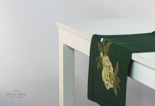 Bieżnik Zielony z Haftem – Motyw Róży Glamour i Złote Detale