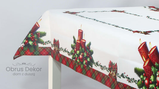 Świąteczny Obrus w Kratę – Motyw Świec i Stroika