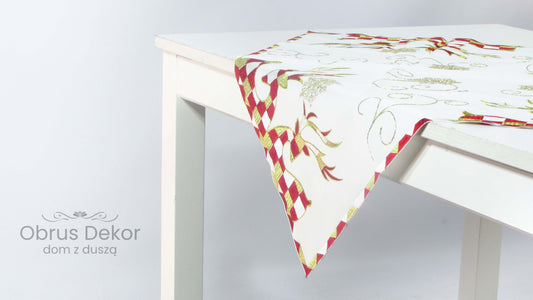 Biały Kwadrat Świąteczny – Renifery w Kratkę i Złoty Haft