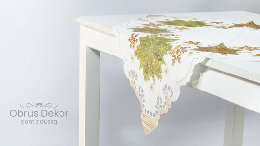 Biały Kwadrat Świąteczny – Złota Śnieżynka i Ażurowe Wykończenie