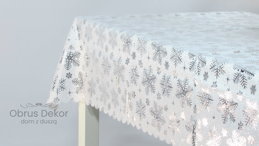 Świąteczny Obrus w Śnieżynki – Srebrny lub Złoty Nadruk