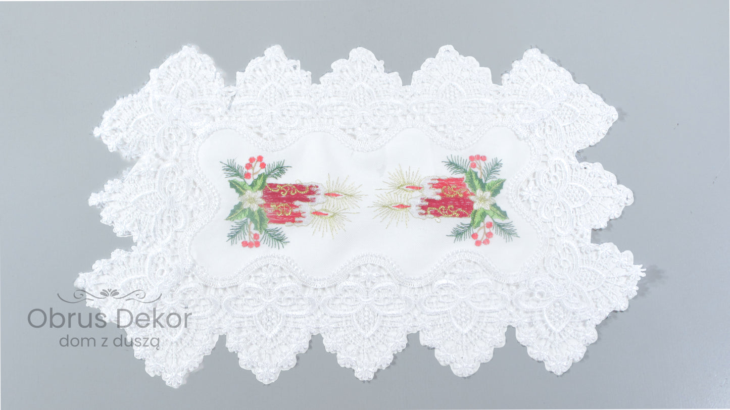 Biała Serwetka Świąteczny z Koronką – Haftowane Świece i Stroik