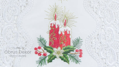 Biała Serwetka Świąteczny z Koronką – Haftowane Świece i Stroik