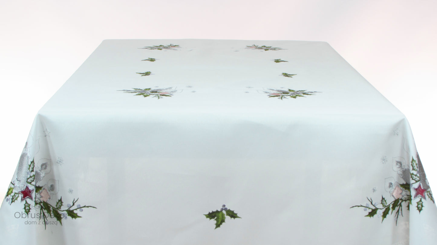 Biały Obrus Świąteczny z Koronką – Haftowane Świece i Gwiazda