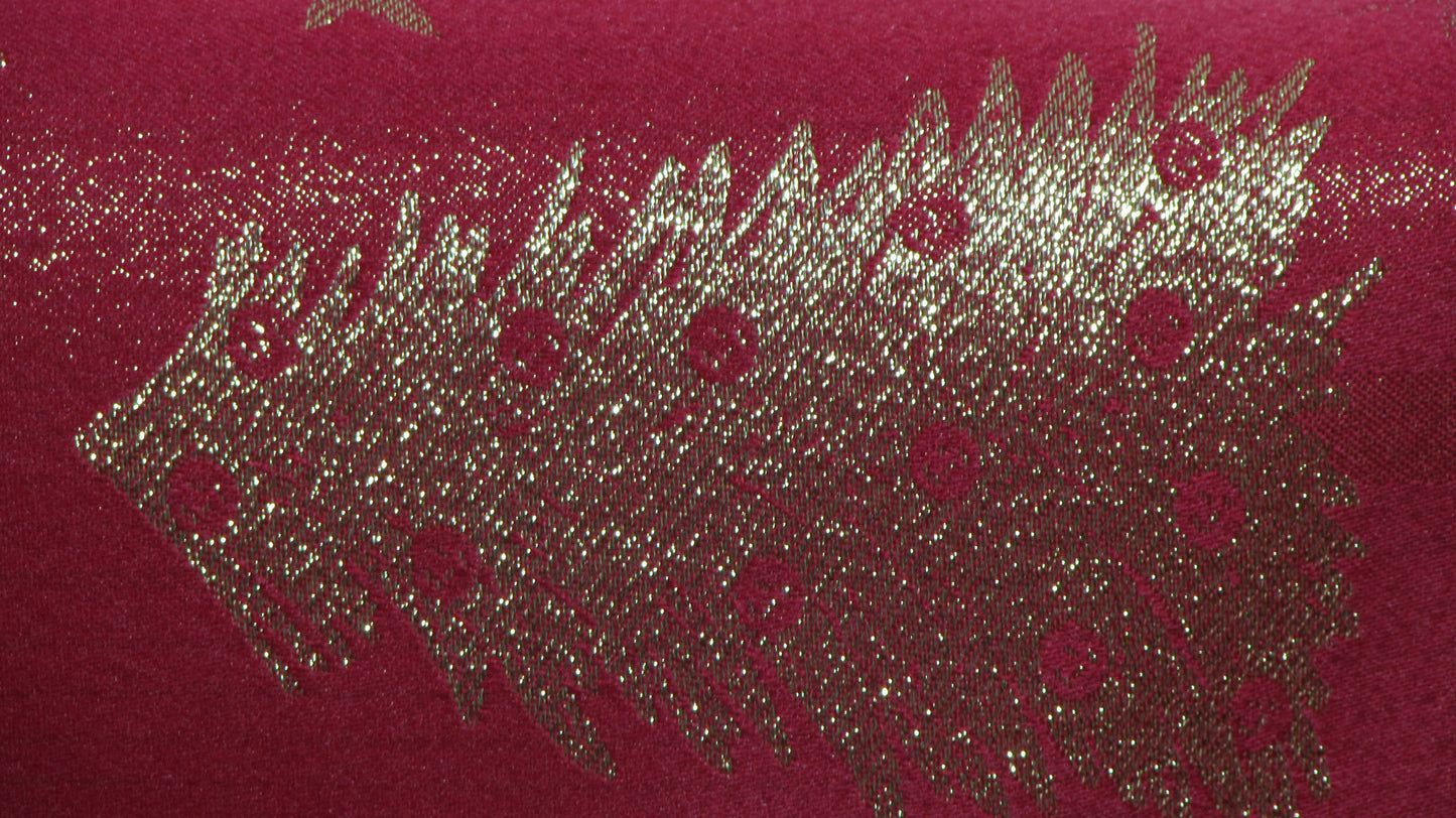 Obrus Świąteczny Czerwony – Złote Choinki i Gwiezdny Pył