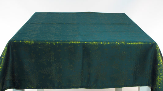 Obrus Świąteczny Butelkowa Zieleń – Złoty Las i Gwiazdy