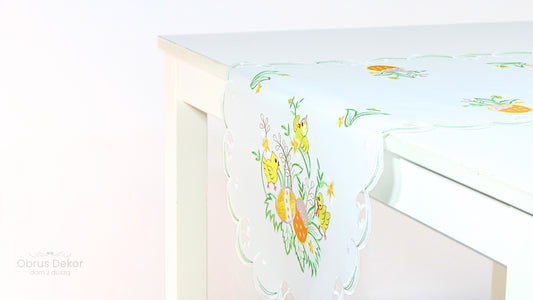 Bieżnik Wielkanocny Haftowany Kurczaczki i Pisanki – Biały