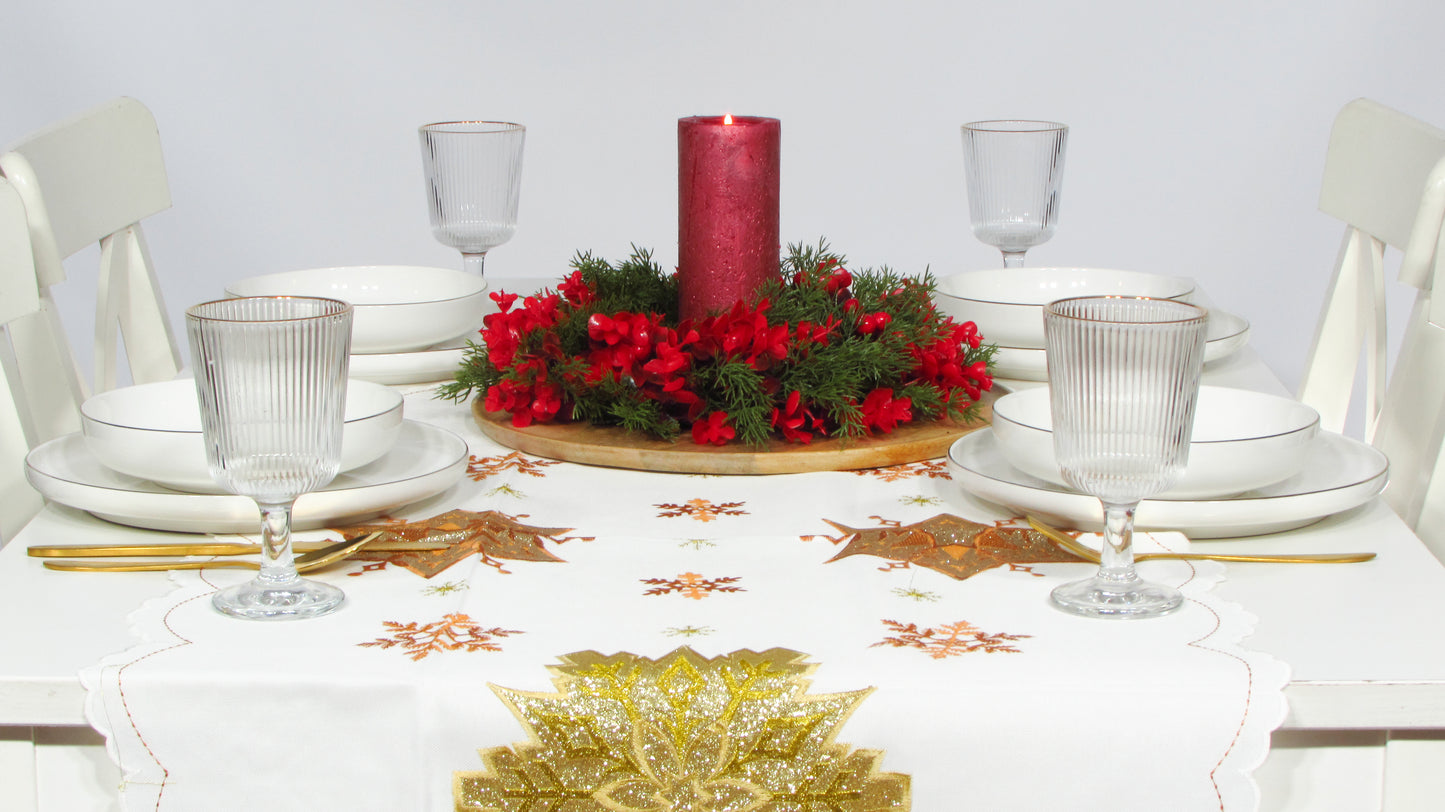 Biały Bieżnik Świąteczny – Złota Śnieżynka i Ażurowe Wykończenie