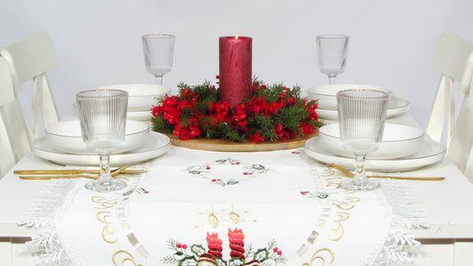 Biały Bieżnik Świąteczny Ażurowy – Haftowane Świece i Dzwonki