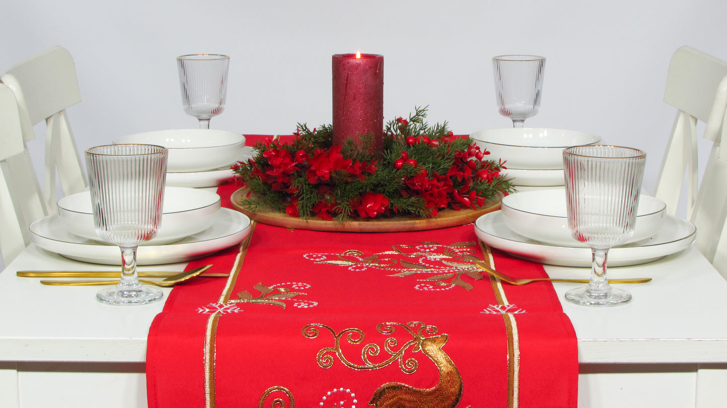 Czerwony Bieżnik Świąteczny – Złoty Renifer i Perłowe Detale