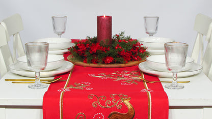 Czerwony Bieżnik Świąteczny – Złoty Renifer i Perłowe Detale