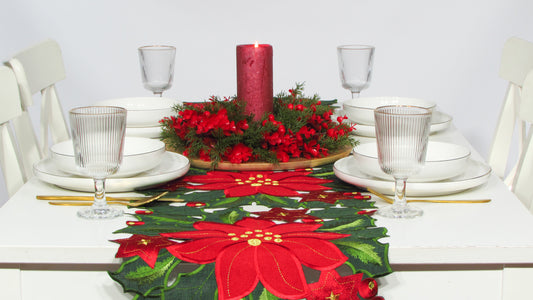 Zielony Bieżnik Świąteczny Ażurowy – Haftowana Poinsecja