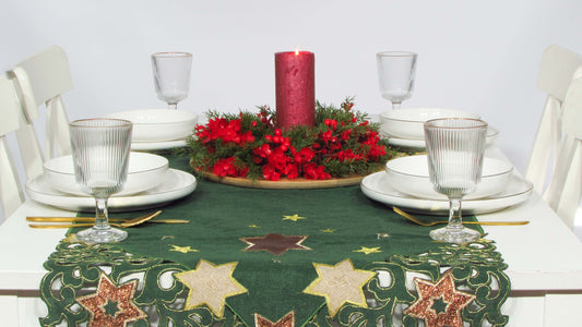 Zielony Bieżnik Świąteczny Ażurowy – Złote i Miedziane Gwiazdy