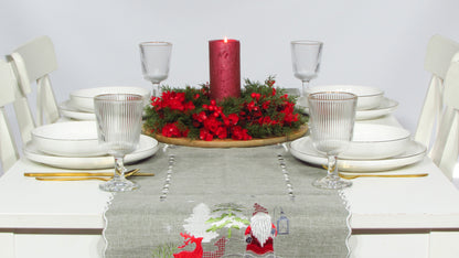 Świąteczny Bieżnik Haftowany – Mikołaj, Renifery i Choinki (3 Kolory)