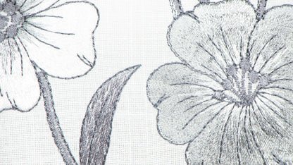 Szary Bieżnik z Koronką – Haftowane Srebrne Kwiaty