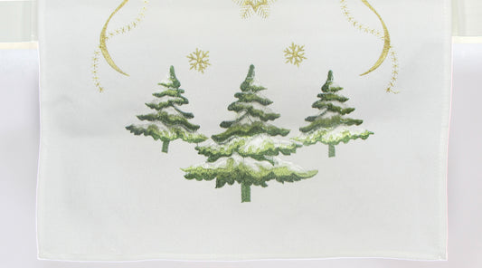 Biały Bieżnik Świąteczny – Haftowane Ośnieżone Choinki