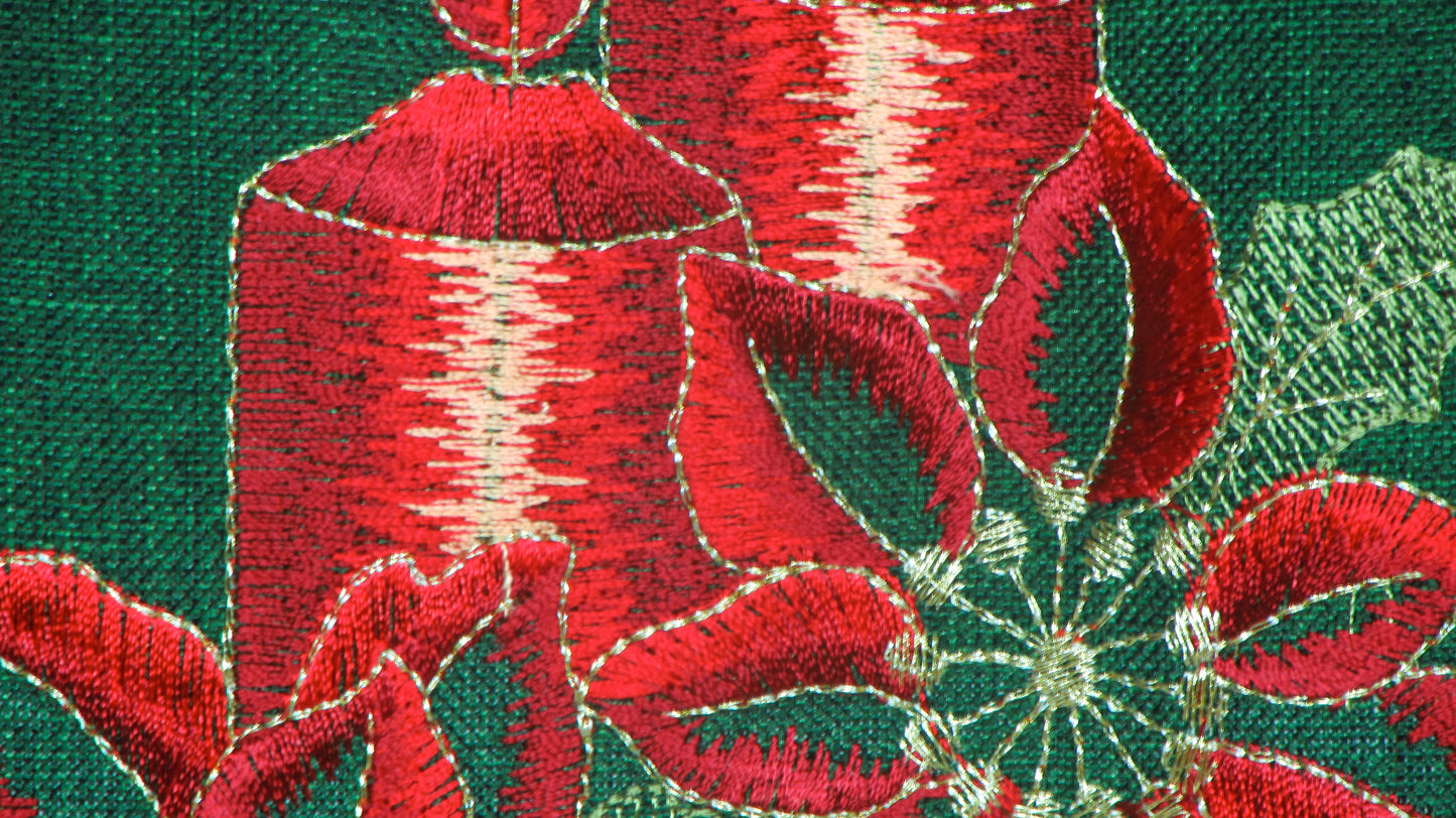 Zielony Bieżnik Świąteczny z Haftem – Motyw Świec i Poinsecji