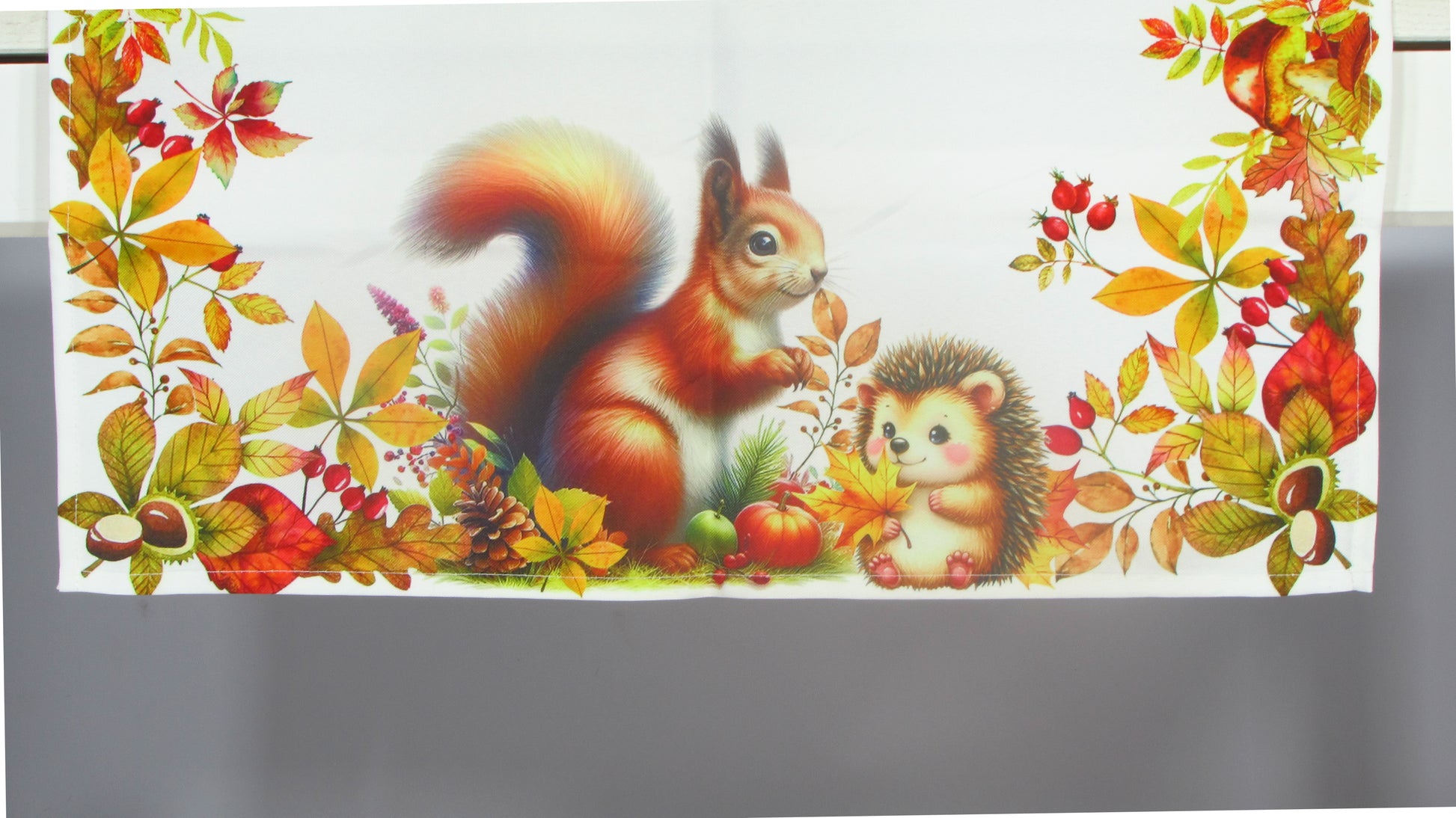 Jesienny Bieżnik na Stół – Wiewiórka, Jeż i Kolorowe Liście