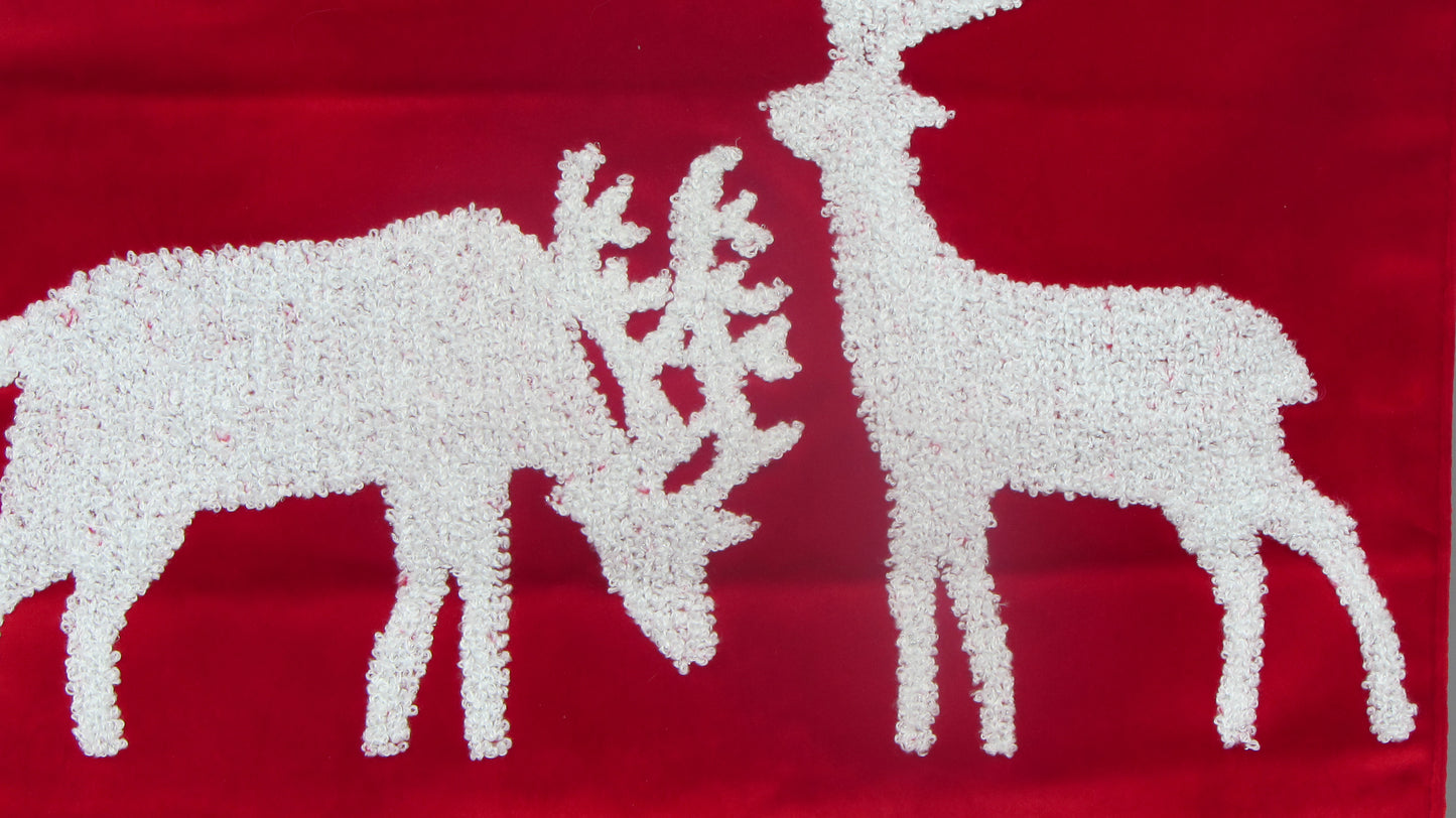 Czerwony Bieżnik Świąteczny – Puszyste Renifery i Efekt 3D