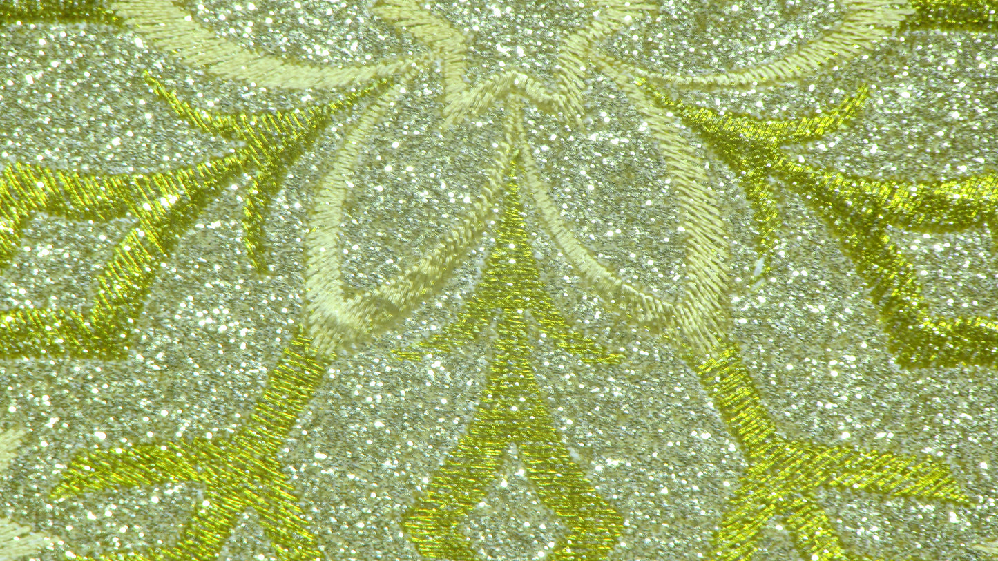 Biały Bieżnik Świąteczny – Złota Śnieżynka i Ażurowe Wykończenie