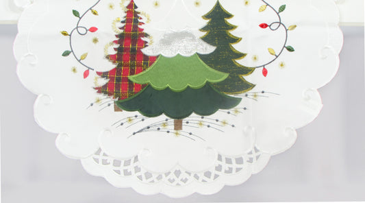 Biały Bieżnik Świąteczny z Aplikacją – Trzy Choinki i Lampki