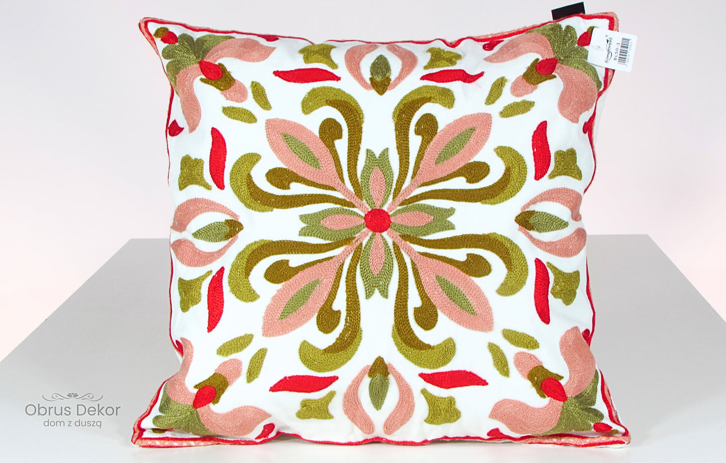Poszewka Haftowana Boho – Kolorowy Wzór Kwiatowy na Białym Tle